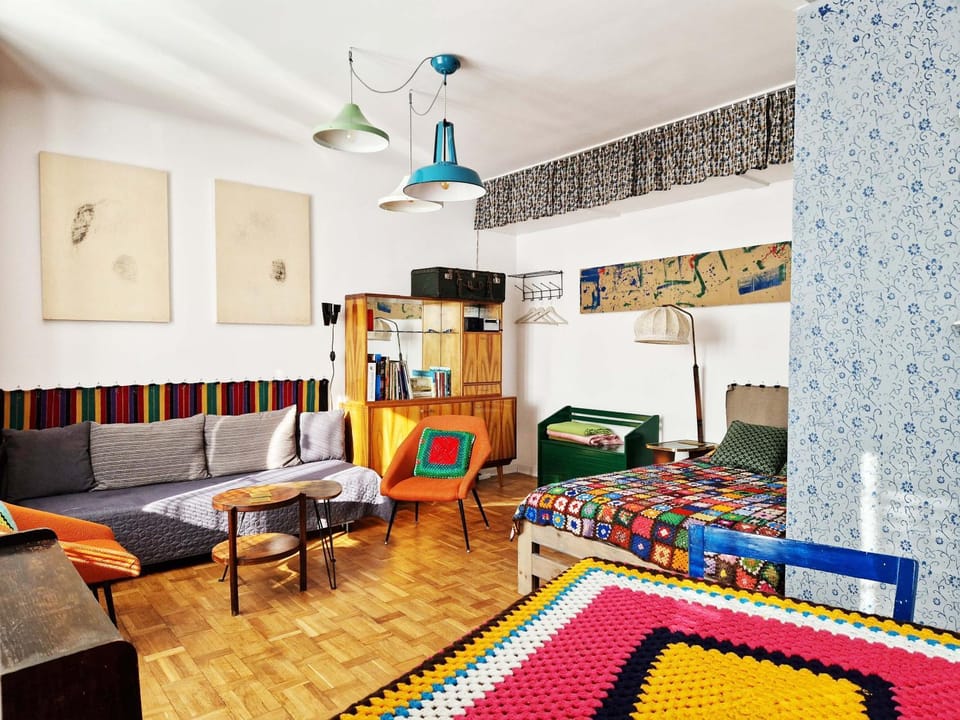 Bed, Photo of the whole room, Seating area, Bedroom