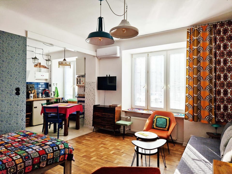 Communal lounge/ TV room, TV and multimedia, Kitchen or kitchenette, Living room, Seating area, Dining area, Evening entertainment