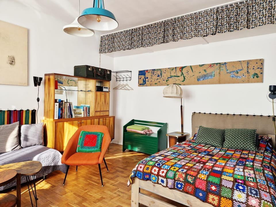 Bed, Living room, Photo of the whole room, Seating area, Bedroom