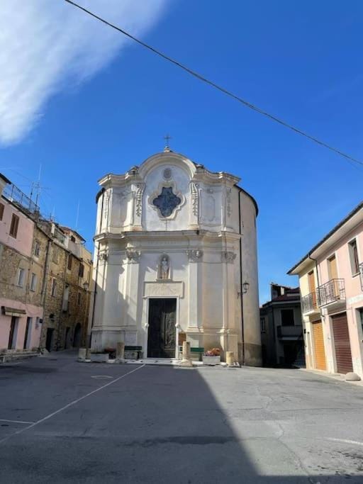 Nearby landmark, Place of worship