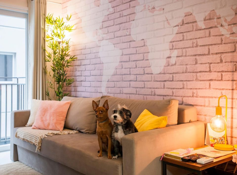 Living room, Pets