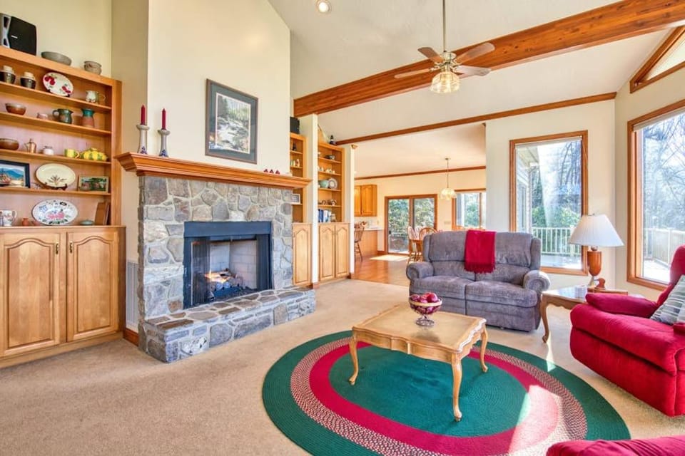 Lakeview on the Links House in Lake Junaluska