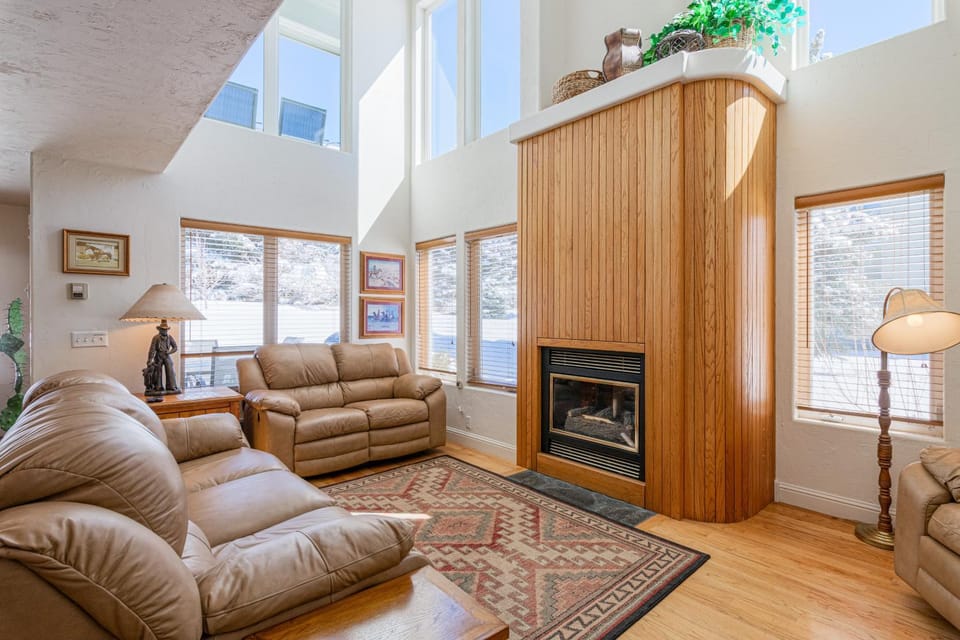 Year-Round Base w/ Balcony & Mtn Views in Driggs! House in Driggs