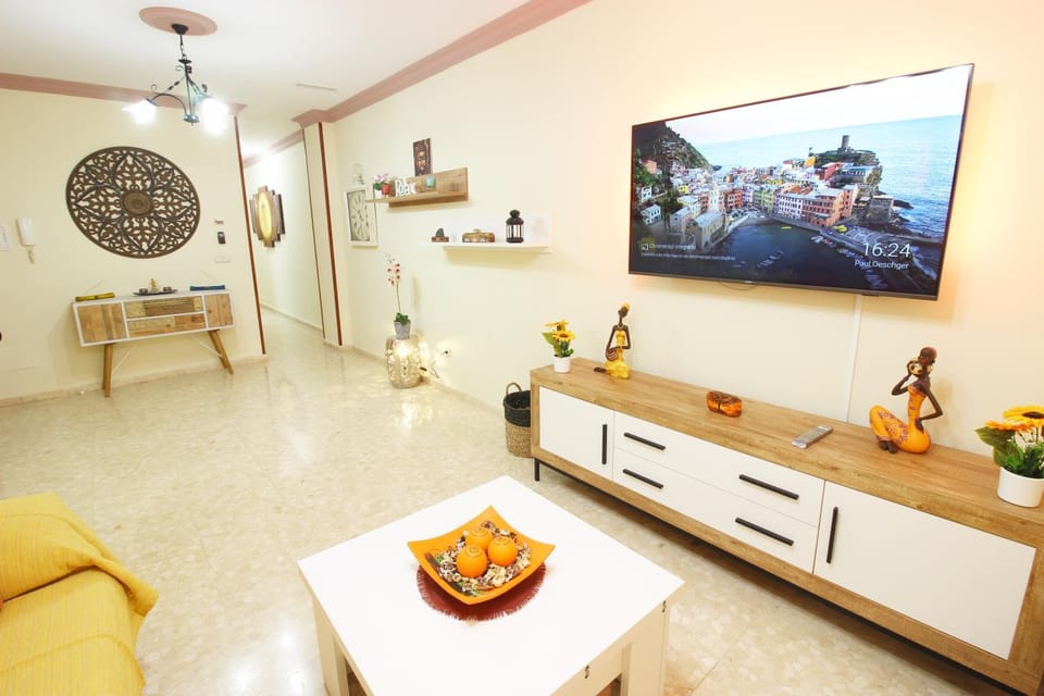 Communal lounge/ TV room, TV and multimedia, Living room, Lounge or bar, Seating area