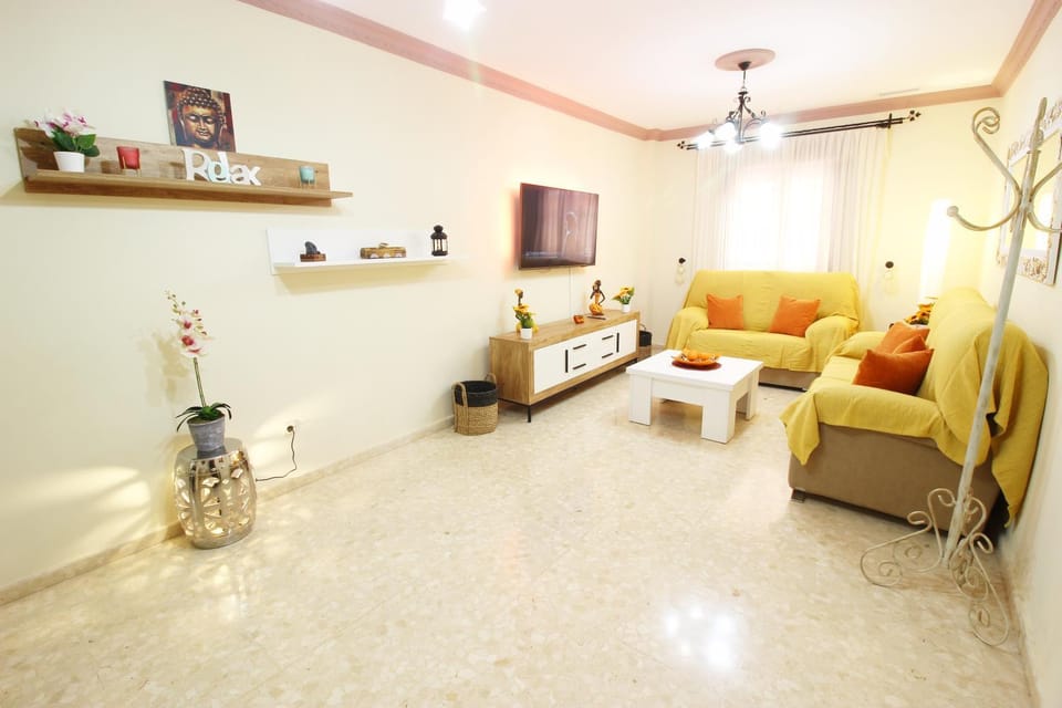 Communal lounge/ TV room, TV and multimedia, Living room, Lounge or bar, Seating area