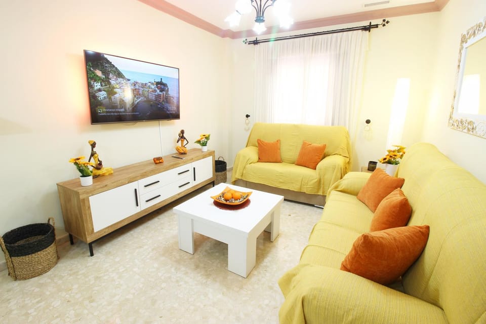 Communal lounge/ TV room, TV and multimedia, Living room, Lounge or bar, Seating area