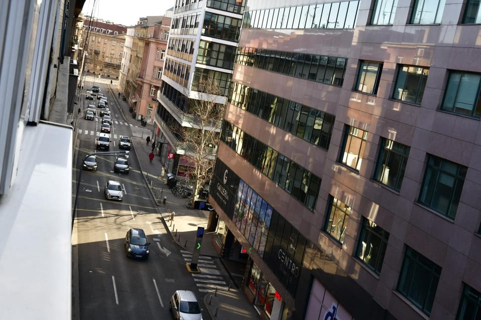 Nearby landmark, Neighbourhood, View (from property/room), Street view