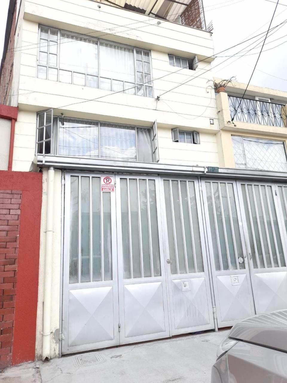 Facade/entrance