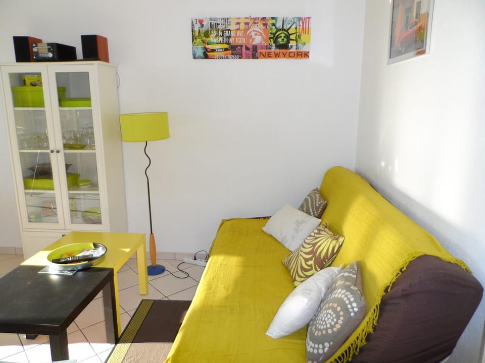 Appartement T2 avec Jardin, Proche Centre et Plage de Cabourg, Parking Inclus - FR-1-487-295 Apartment in Cabourg