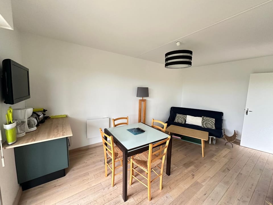 Appartement T2 avec Jardin, Proche Centre et Plage de Cabourg, Parking Inclus - FR-1-487-295 Apartment in Cabourg