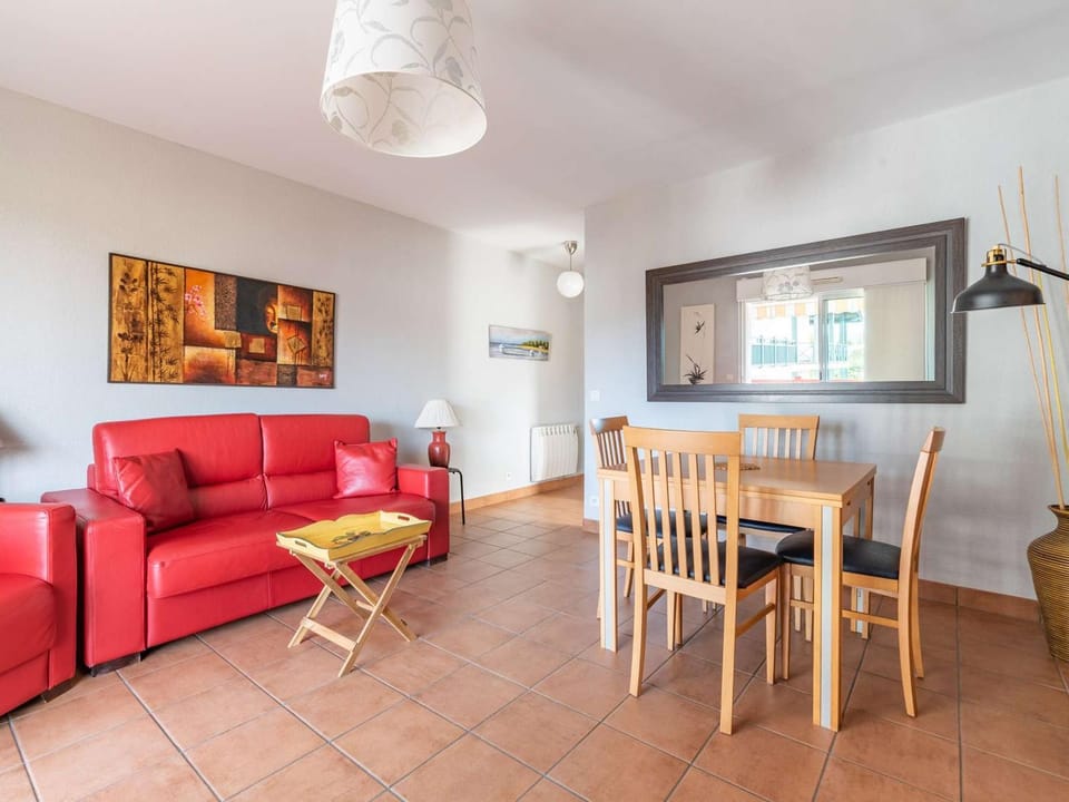Appartement Moderne avec Balcon, Proche Centre et Plage, Piscine et Parking, Hendaye - FR-1-2-399 Apartment in Hendaye