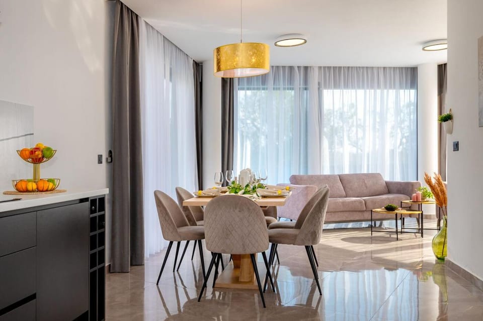 Living room, Dining area