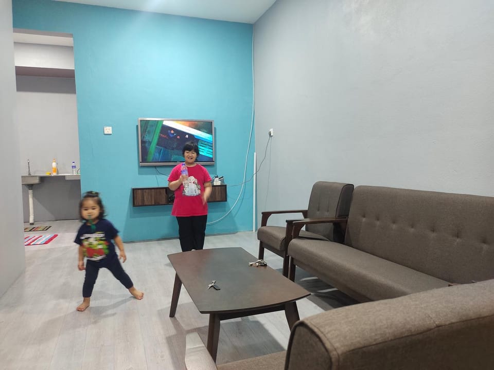 Living room, Seating area, Family