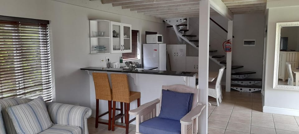 Kitchen or kitchenette, Seating area, Dining area