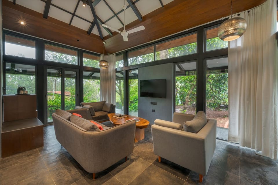 Communal lounge/ TV room, Garden, TV and multimedia, Living room, Seating area, Evening entertainment, Garden view