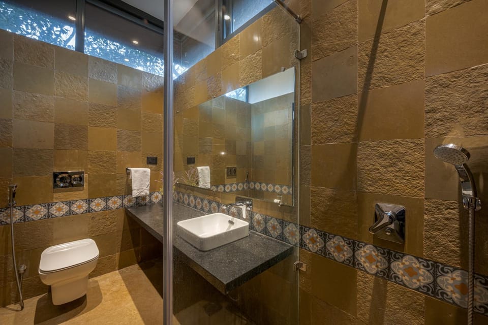 Shower, Toilet, Bathroom, towels