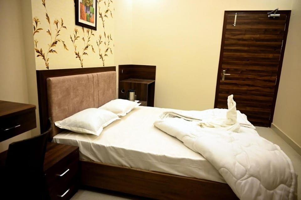 Veenas Vista Hotel in Lucknow