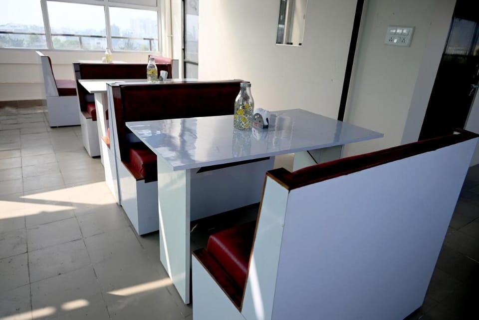 Veenas Vista Hotel in Lucknow
