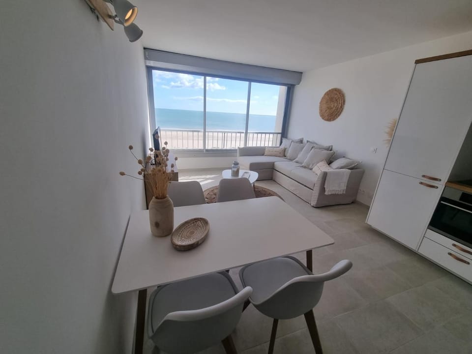 Superbe Studio Rénové les pieds dans l'eau! Apartment in Marseillan