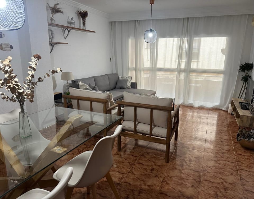 Piso en Pedregalejo a 50m de la playa. Apartment in Malaga