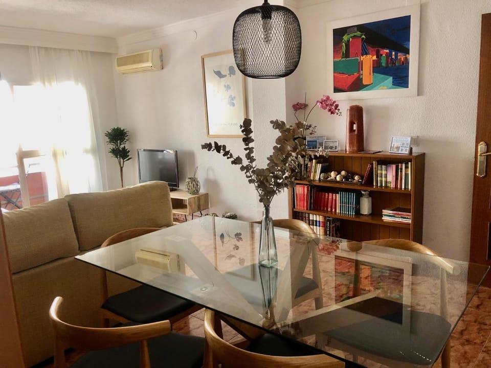Piso en Pedregalejo a 50m de la playa. Apartment in Malaga