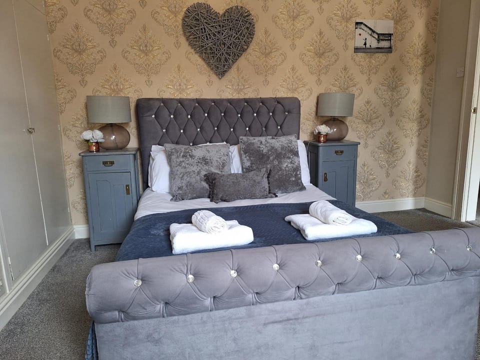 The Hampton Beautiful 3 Bedroom House with Conservatory & Garden House in Scarborough