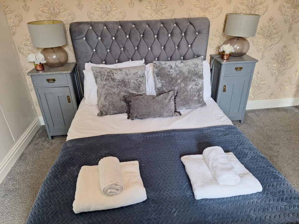 The Hampton Beautiful 3 Bedroom House with Conservatory & Garden House in Scarborough