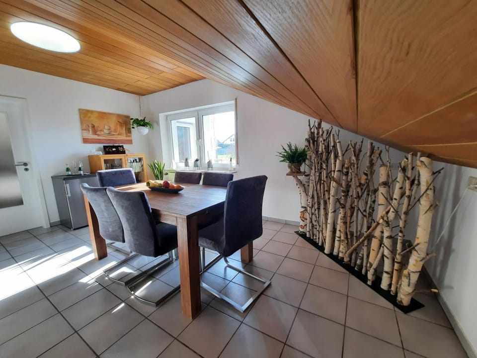 Seating area, Dining area