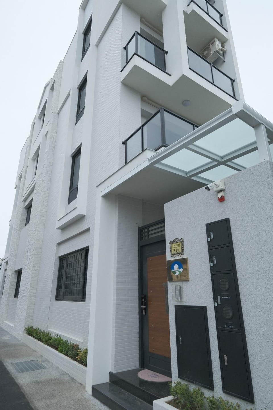 Facade/entrance