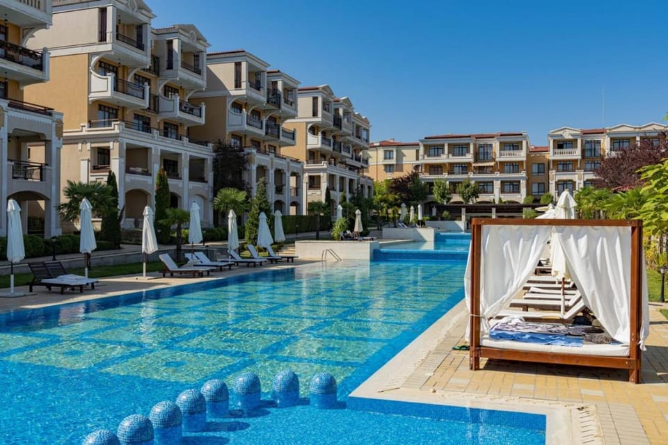 Swimming pool, Swimming pool