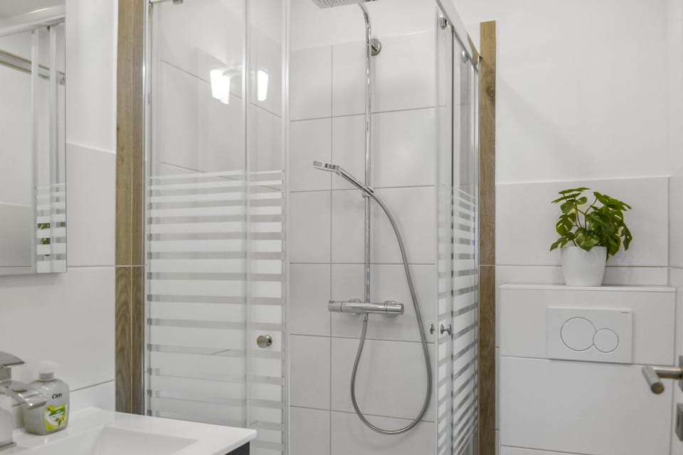 Apartment mit Terrasse, privater Eingang und Parkplatz Apartment in Wuppertal
