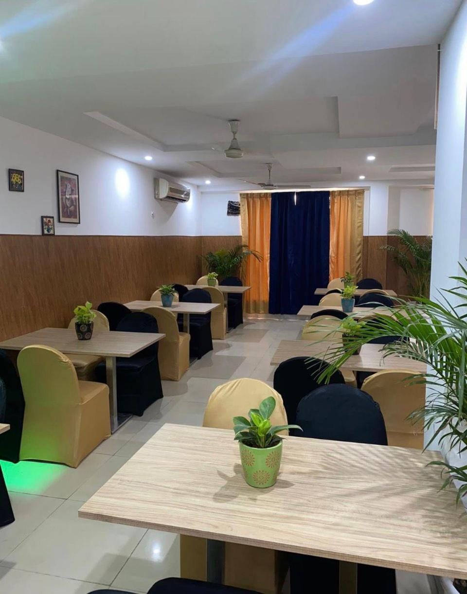 Restaurant/places to eat, Dining area