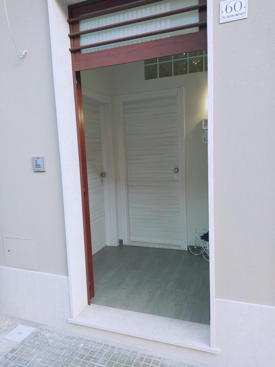 Facade/entrance