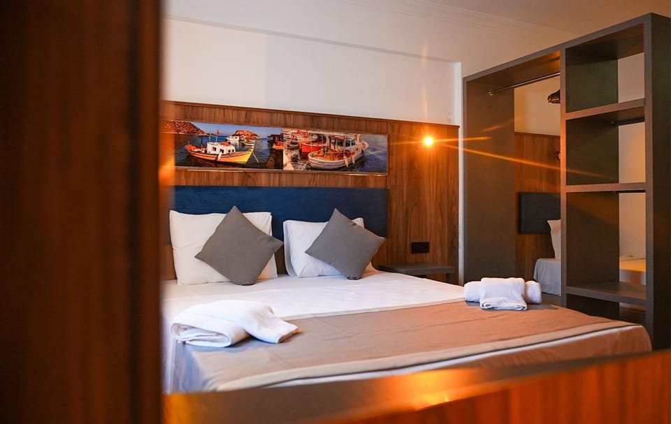 Bed, Photo of the whole room, Bedroom, towels