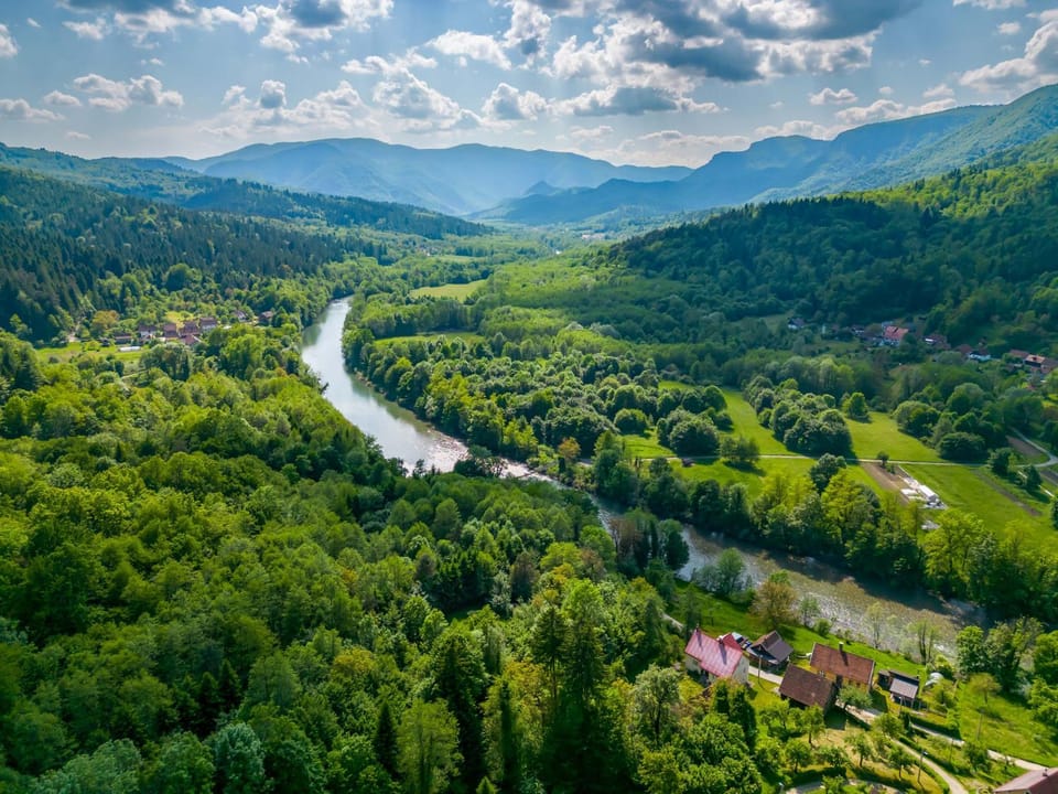 Bird's eye view, Mountain view, River view