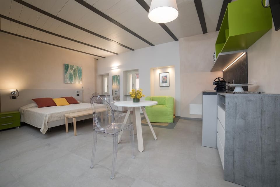 Photo of the whole room, Dining area, Bedroom