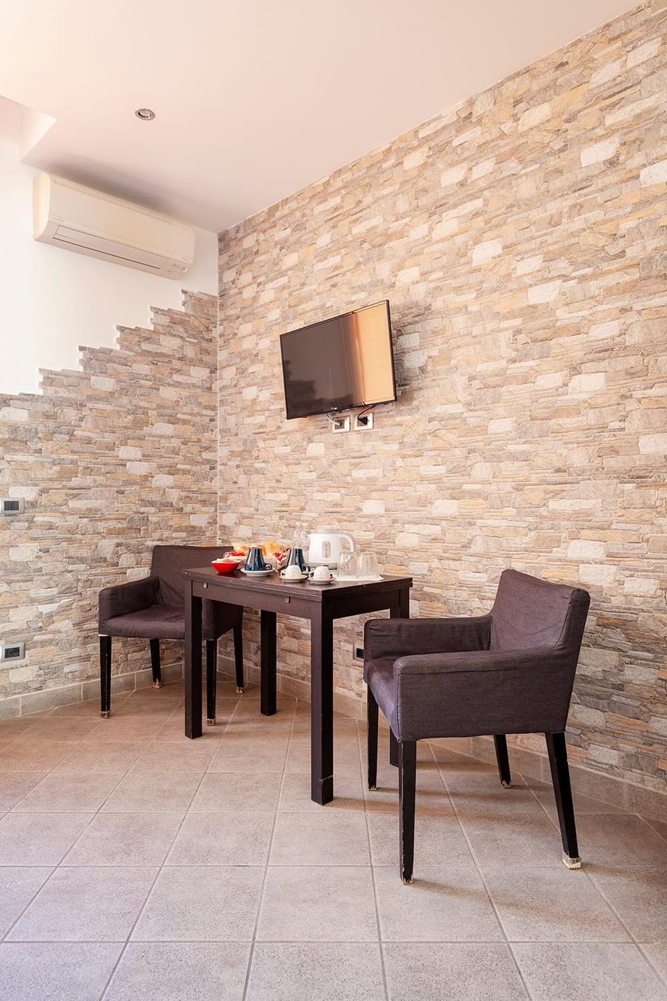 TV and multimedia, Seating area