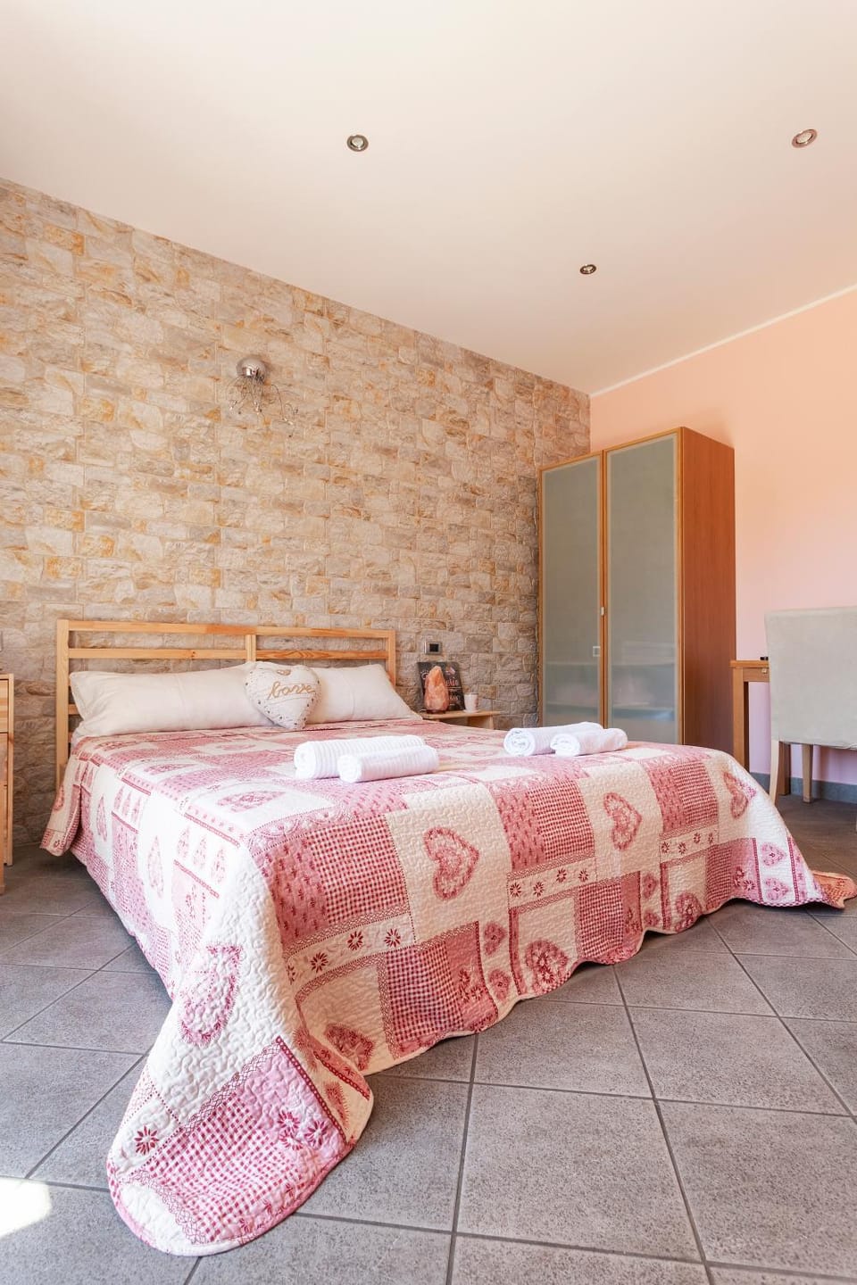 Bed, Photo of the whole room, Bedroom, wardrobe