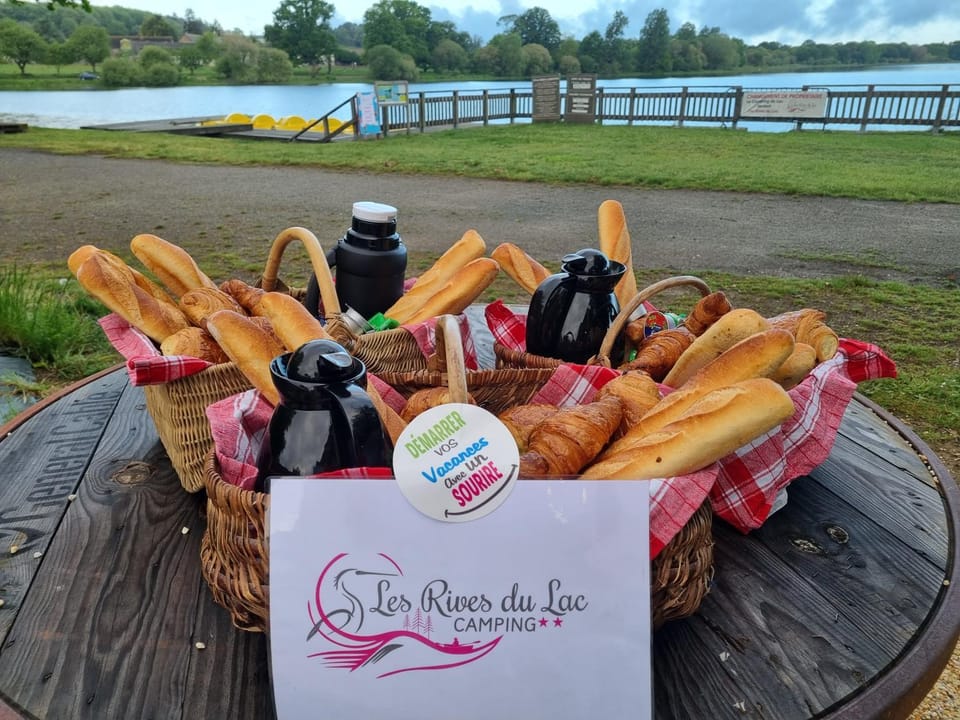 camping les rives du lac Campground/ 
RV Resort in Brittany