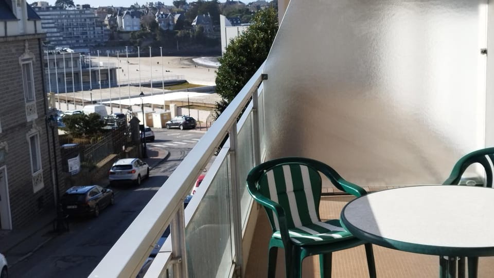 Studio proche mer Apartment in Dinard