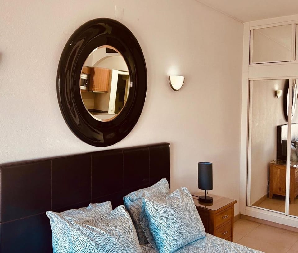 Lagos Main Avenue studio with Marina view balcony Apartment in Lagos
