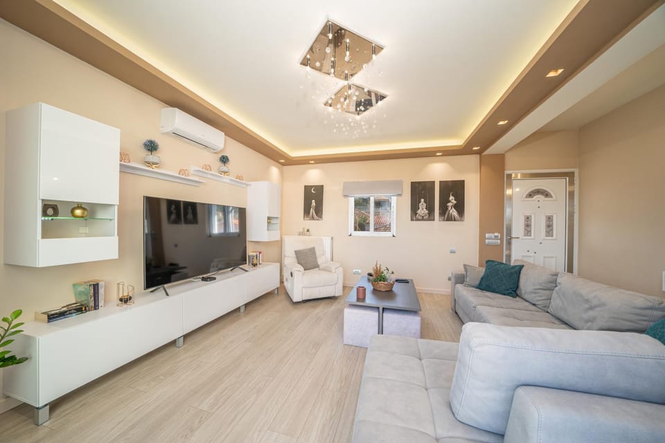 TV and multimedia, Living room, Seating area