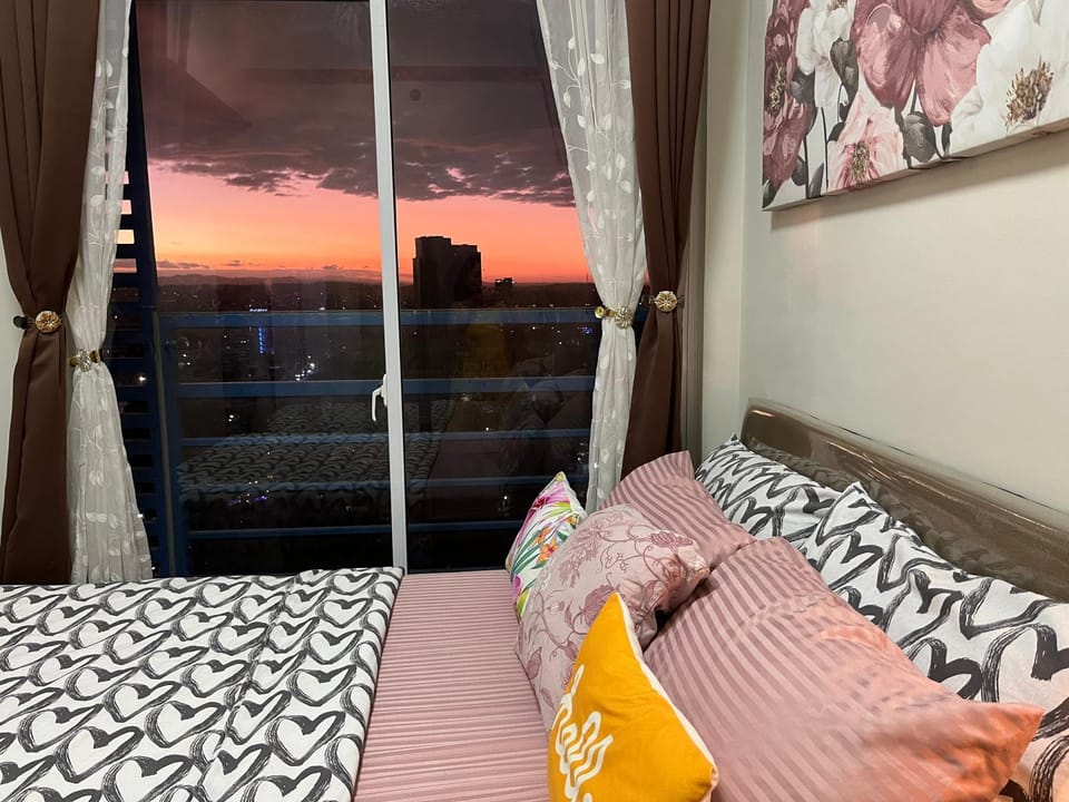 1-Bed - Sleeps 4 with High Rise City View Apartment in Cagayan de Oro