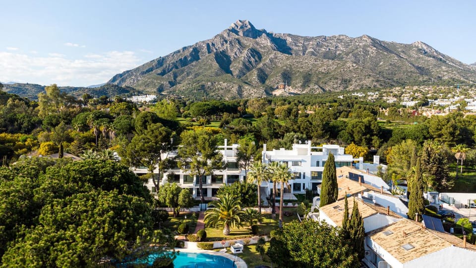 Bird's eye view, Mountain view, Pool view