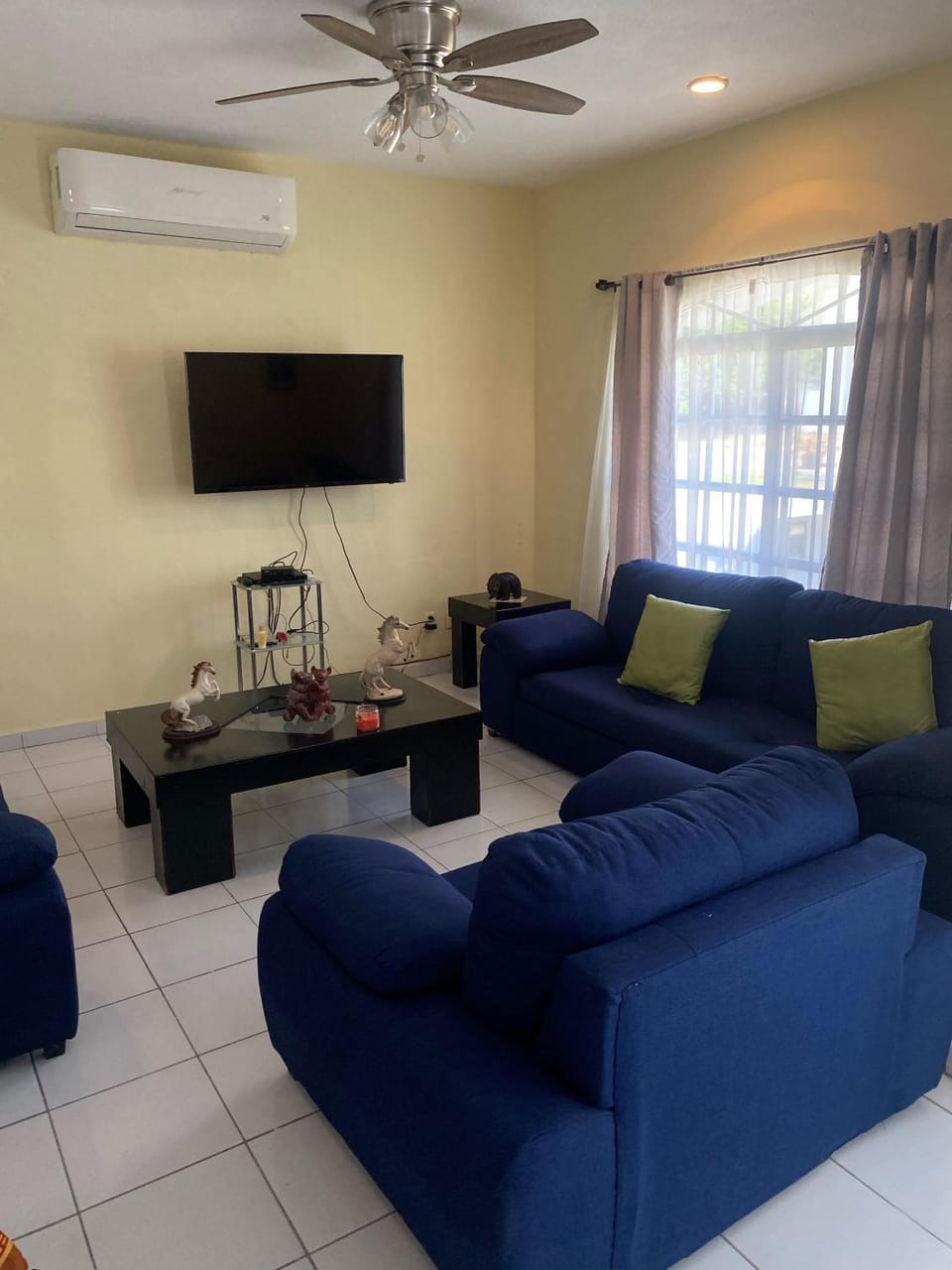 Communal lounge/ TV room, TV and multimedia, Living room