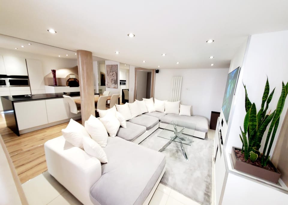 Appartement en bord de lac avec jaccuzi Apartment in Haute-Savoie