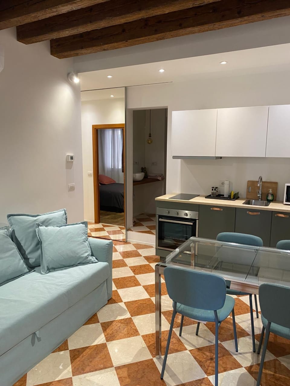 Kitchen or kitchenette, Living room