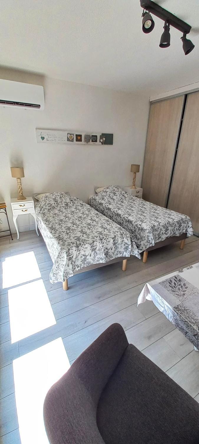 Studio Lou Cigaloun climatisé Apartment in Gréoux-les-Bains