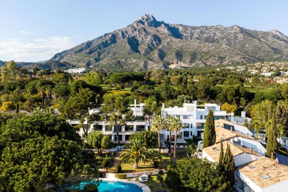 Bajo con Jardín en la Milla de Oro Apartment in Marbella
