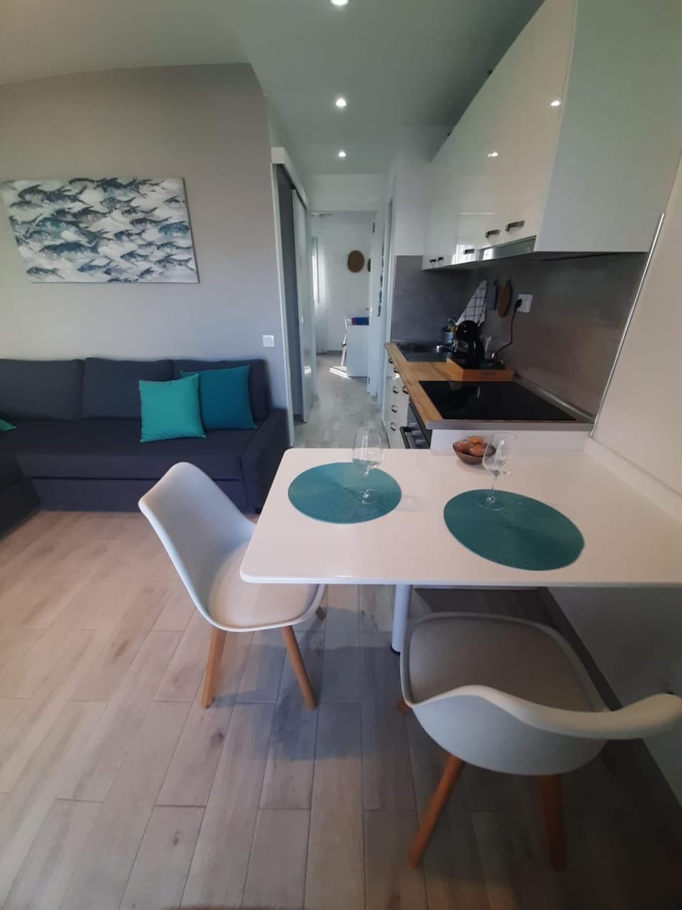 Kitchen or kitchenette, Seating area, Dining area